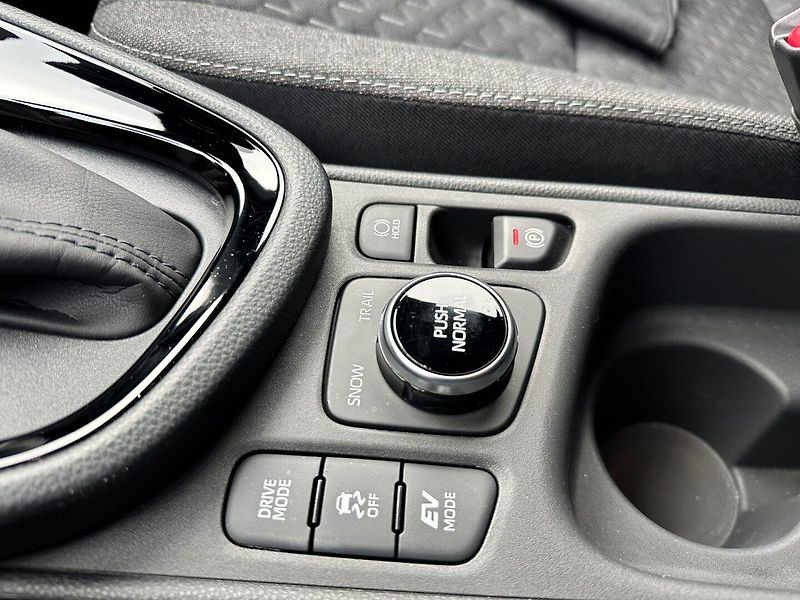 Toyota Yaris Cross (2024) 1.5 HEV e-CVT 4x4 Comfort - fotka 16 z 18