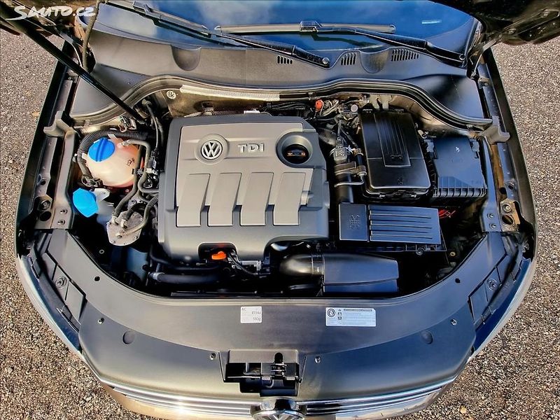 Volkswagen Passat (2012) 1,6 TDi 77KW - fotka 23 z 23