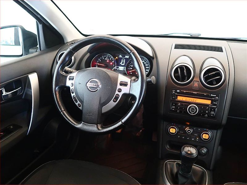 Nissan Qashqai (2010) 1.6, Tempomat, Park. senzory - fotka 7 z 14