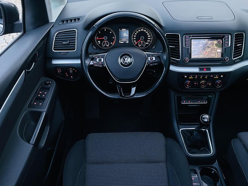 Volkswagen Sharan 2.0TDI MAN 7MÍST TAŽNÉ KAMERA - fotka 26 z 46