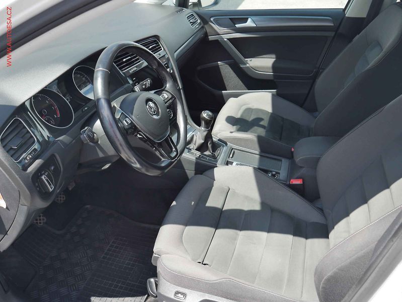 Volkswagen Golf (2018) 1.5 TSi, ČR, Comfortline - fotka 9 z 14