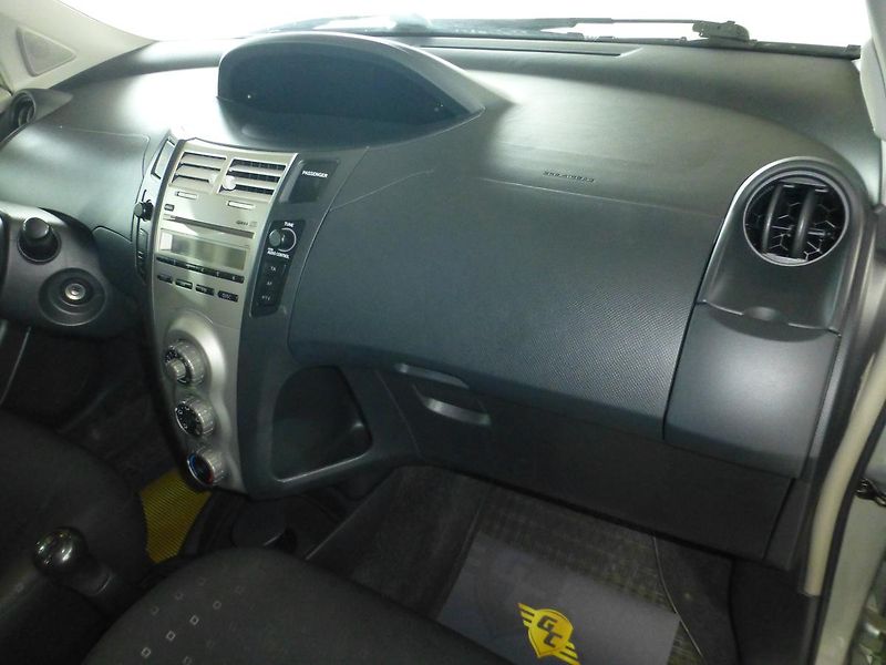 Toyota Yaris (2007) 1,3i-64KW**KLIMA*TAŽNÉ***5DV - fotka 18 z 24