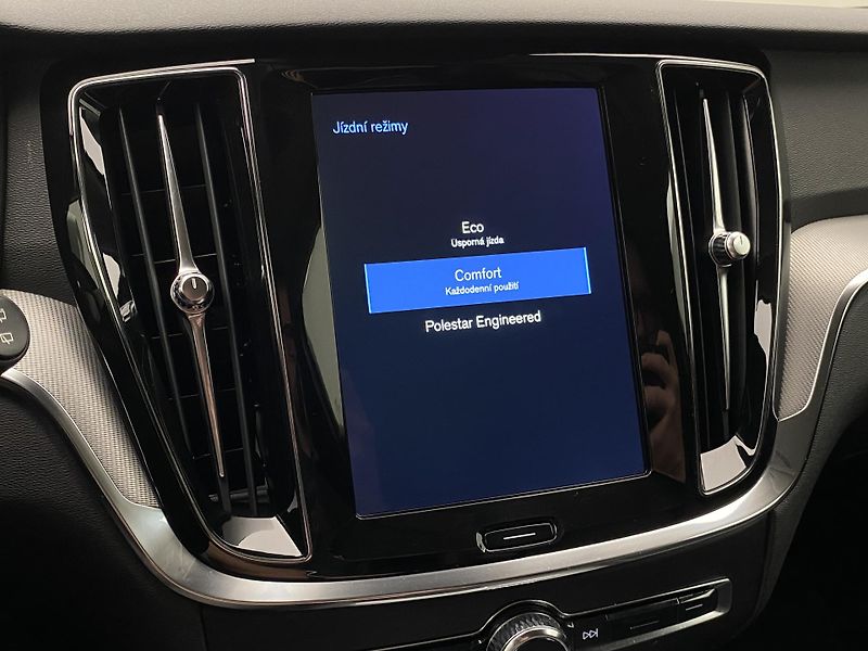 Volvo V60 D4 INSCRIPTION AUT CZ - fotka 40 z 41
