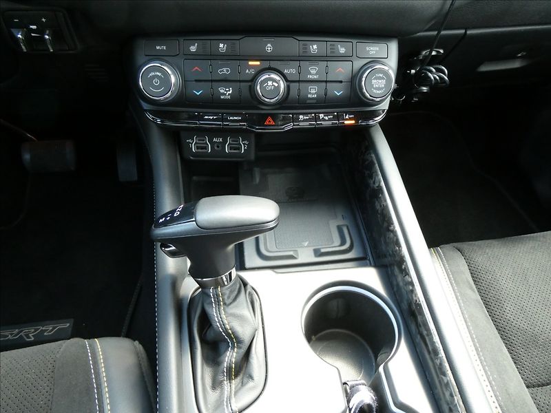 Dodge Durango 6,4 SRT AWD 354kW,1.maj,ČR,LPG - fotka 36 z 50