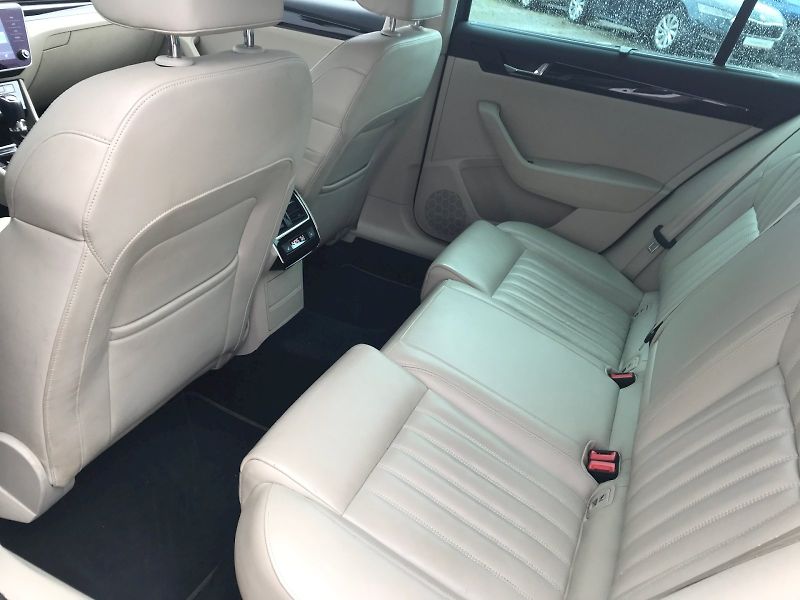 Škoda Superb (2019) Combi  L&K 4x4 2,0 TDI DSG - fotka 19 z 29