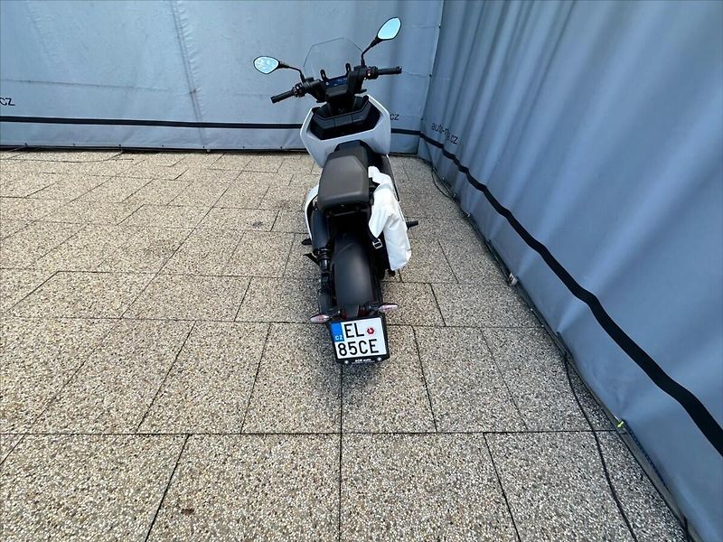 BMW CE 04 - fotka 9 z 26