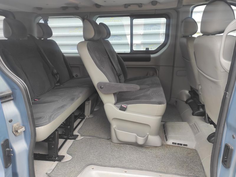 Renault Trafic 2,5dCi 107kW Passenger 7 míst - fotka 13 z 20