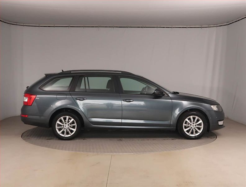 Škoda Octavia (2015) Ambition Plus 1.6 TDI, Automat - fotka 6 z 18