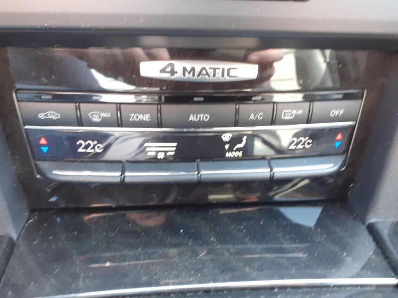 Mercedes-Benz Třídy E (2010) 3.0 6V CDi 4x4 - fotka 16 z 31