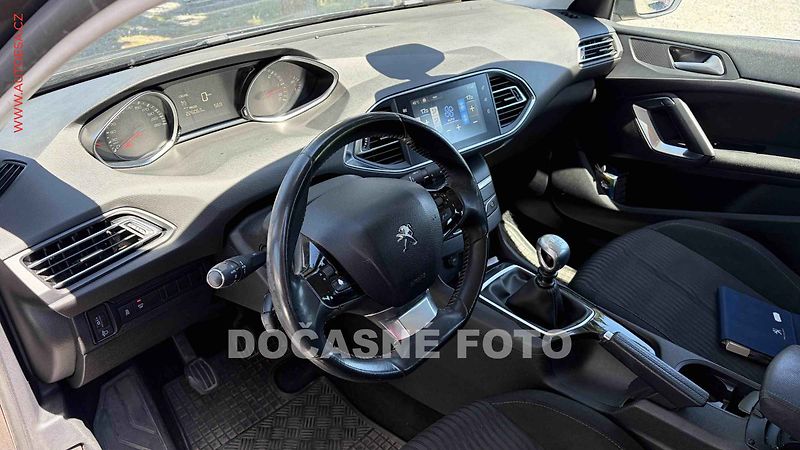 Peugeot 308 (2014) 1.6 HDI, navi, autoAC - fotka 3 z 3