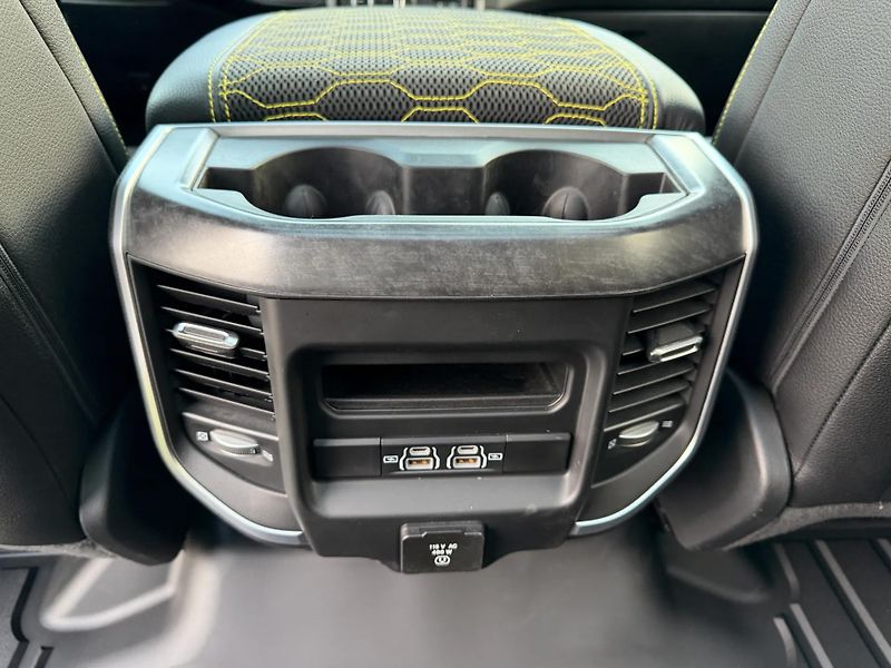 Dodge RAM (2021) +HEMI+LPG+BEEE+PANORAMA+ - fotka 19 z 21