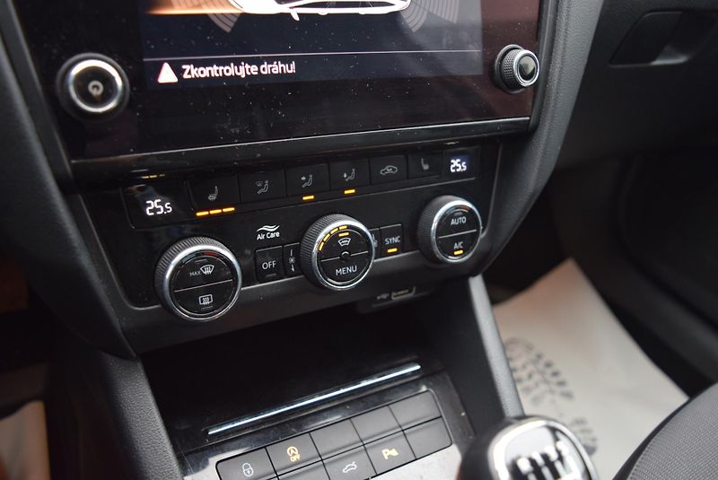 Škoda Octavia (2018) 1.5TSI 110kwSTYLE FULL LED TAŽ - fotka 24 z 50
