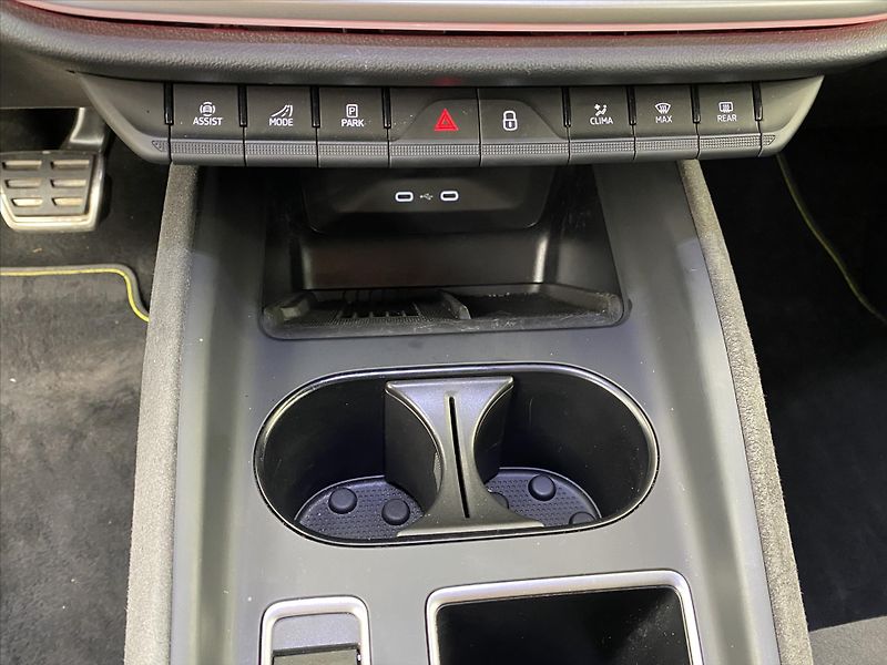 Škoda Elroq RS 84kWh 250kW 4x4 85 - fotka 17 z 29