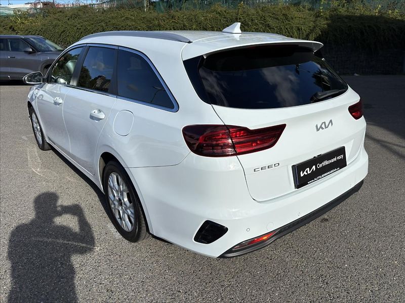 Kia Ceed 1,5 TGDi 118kW TOP ZÁRUKA NAVI - fotka 3 z 40
