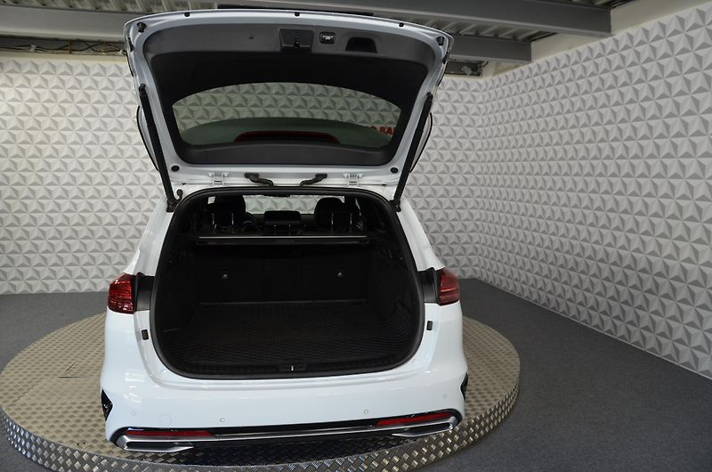 Kia Ceed (2023) SW 1.5TGDI 118 GT Line AT - fotka 9 z 15