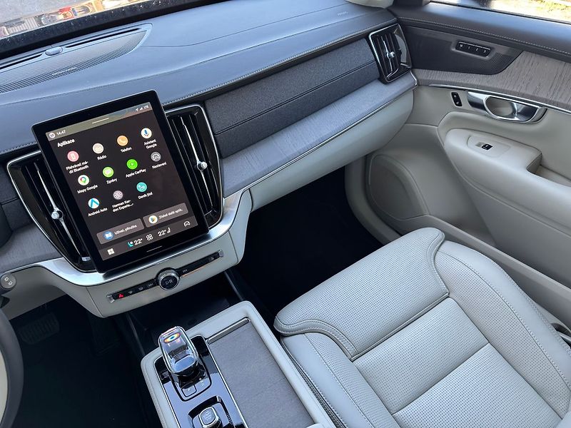 Volvo XC90 PLUS T8, 360°,VZDUCH, VENTILAC - fotka 23 z 23
