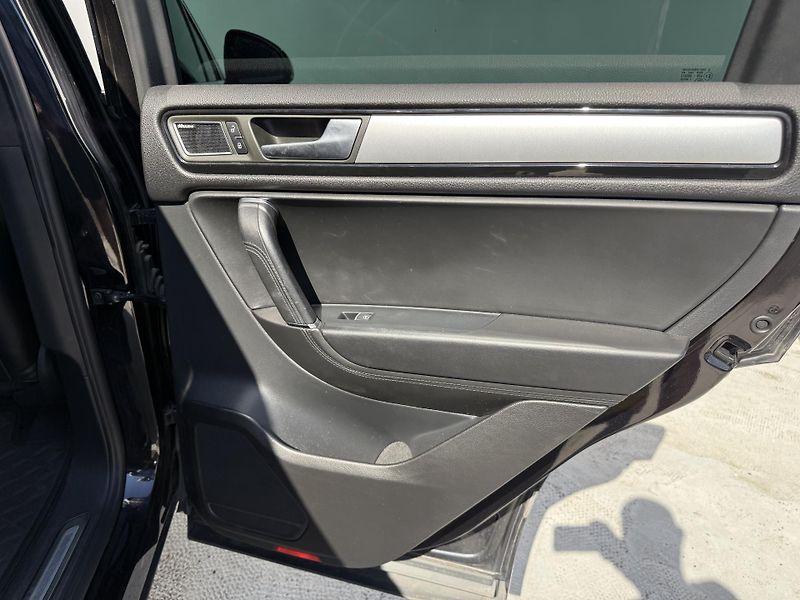 Volkswagen Touareg (2011) 3.0TDI R line 180kW - fotka 10 z 25