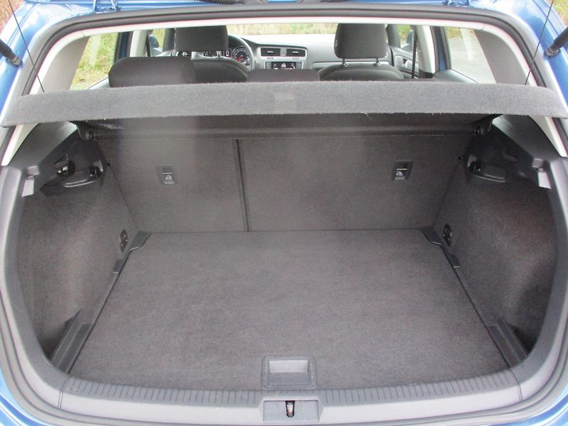Volkswagen Golf TSi*77kW*VÝHŘEV*Z+L PNEU*TOP  - fotka 36 z 47