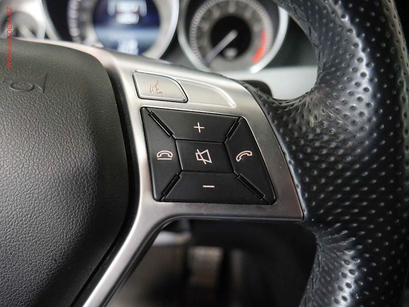 Mercedes-Benz Třídy C (2013) 1.6 C180, AT, navi, xenon - fotka 18 z 26