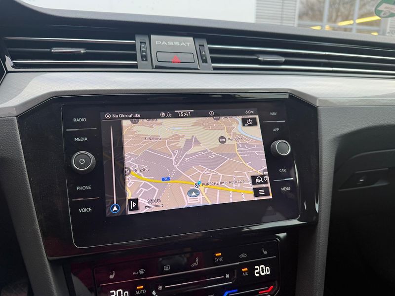 Volkswagen Passat Business 2.0 TDI 110 kW Varian - fotka 14 z 21