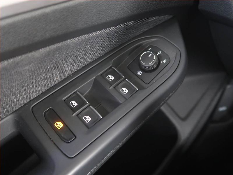 Volkswagen Golf (2023) Life 1.5 TSI, ČR,1.maj - fotka 16 z 18