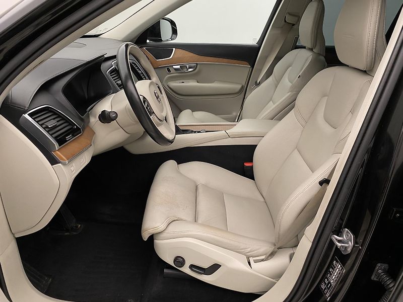 Volvo XC90 D5 AWD INSCRIPTION REZERVACE - fotka 3 z 49