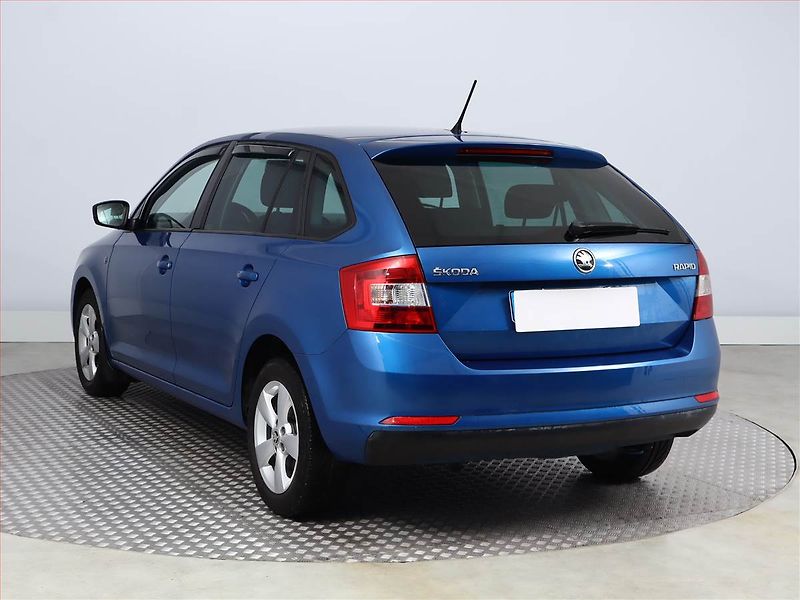 Škoda Rapid (2015) Spaceback 1.2 TSI, ČR,1.maj - fotka 4 z 13