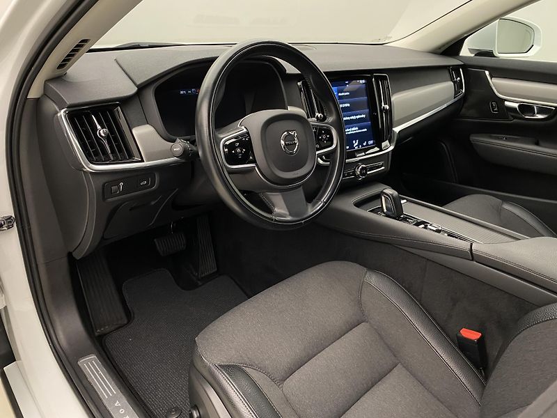 Volvo V90 B4 MOMENTUM AUT - fotka 4 z 46