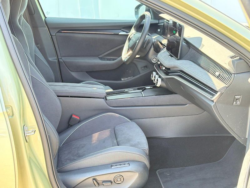 Škoda Superb (2025) Combi DSG 2.0 TDI / 110 kW / S - fotka 20 z 28