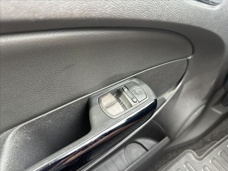 Opel Corsa 1,4 AUTOMAT - fotka 21 z 27
