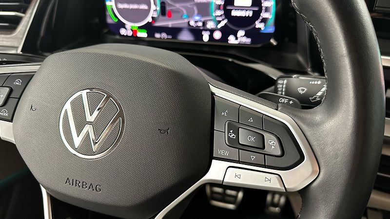 Volkswagen Multivan TAŽNÉ / ZÁRUKA / TOP STAV - fotka 47 z 51