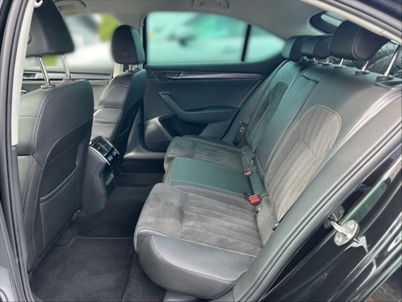Škoda Superb 2,0 TDI Style 4x4 DSG - fotka 8 z 11