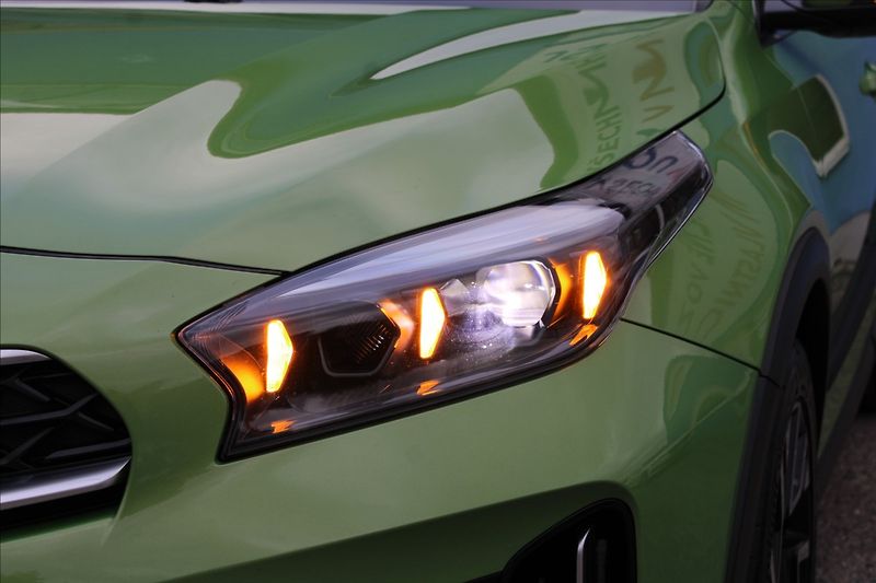Kia XCeed 1,5 T-GDI  ČR,1.MAJ,TOP,ZÁRUKA - fotka 29 z 32