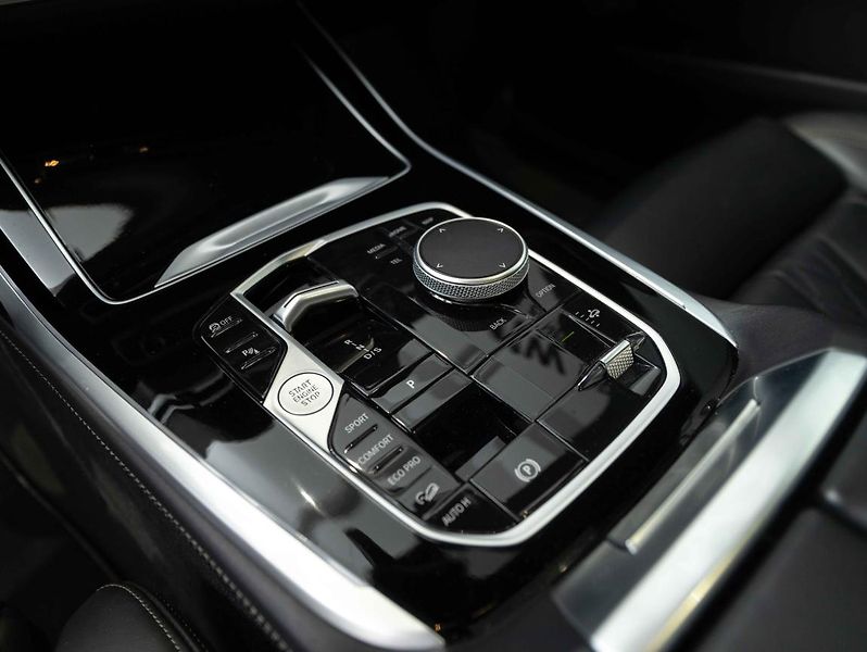 BMW X7 M60i xDrive - fotka 16 z 22