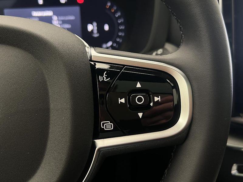 Volvo XC60 B5 AWD BLACK EDITION PLUS AUT - fotka 28 z 51