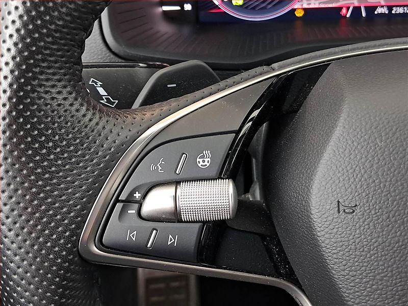 Škoda Karoq (2025) 2.0 TDI, Sportline, Navigace - fotka 20 z 23