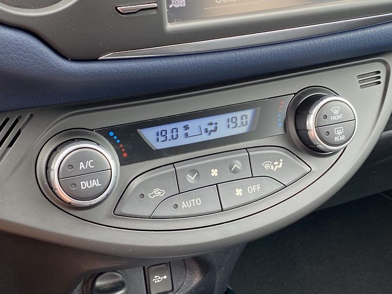 Toyota Yaris 1.5i, ČR, Selection, záruka - fotka 22 z 33