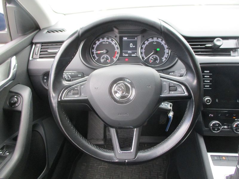 Škoda Octavia 2,0 TDi Drive DSG panorama - fotka 11 z 28