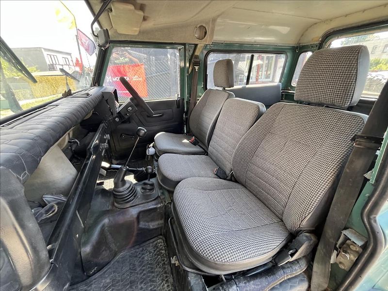 Land Rover Defender 2,5 d 83kW  LR 90 7 míst - fotka 13 z 29