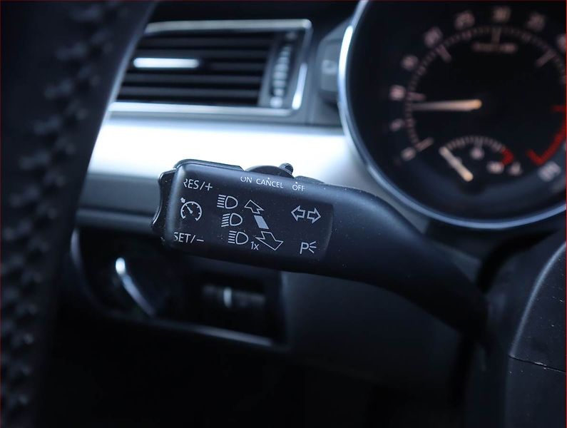 Škoda Superb (2012) 2.0 TDI, Automat, Tempomat - fotka 17 z 18