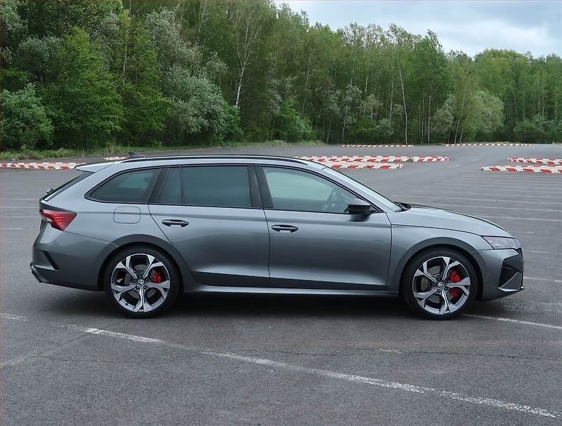 Škoda Octavia (2024) RS 2.0 TSI - fotka 6 z 15