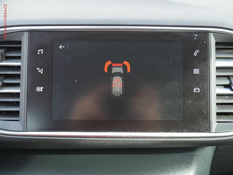 Peugeot 308 (2018) 2.0 HDi, ČR, Allure, AT - fotka 15 z 16