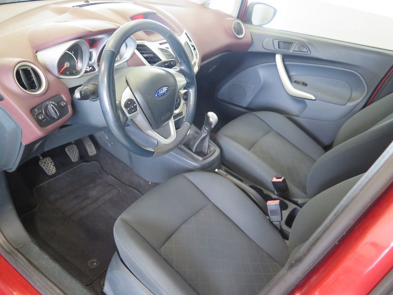 Ford Fiesta (2009) 1.4i,klima,výhřev,GHIA,senzory - fotka 11 z 21