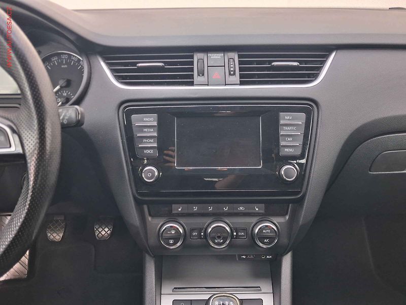 Škoda Octavia (2014) 2.0 TDi, ČR, Elegance - fotka 12 z 18