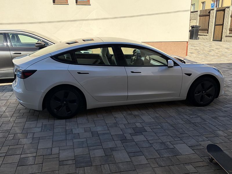 Tesla Model 3 (2021) LR, SOH 89%, bily int. - fotka 4 z 15
