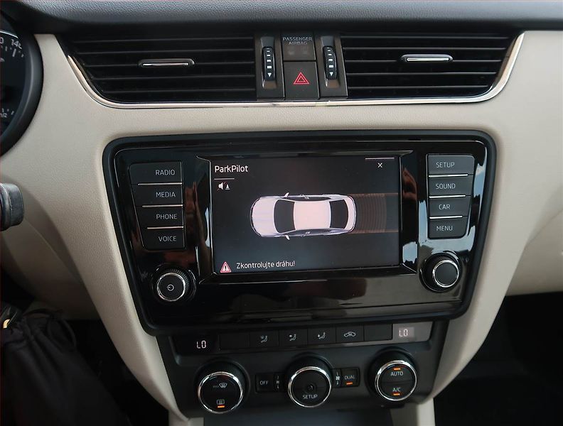 Škoda Octavia (2013) Elegance 1.8 TSI, Serv.kniha - fotka 22 z 23