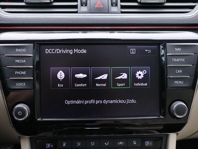 Škoda Superb 2,0 TSi 206kW L&K 4x4 CZ - fotka 26 z 39
