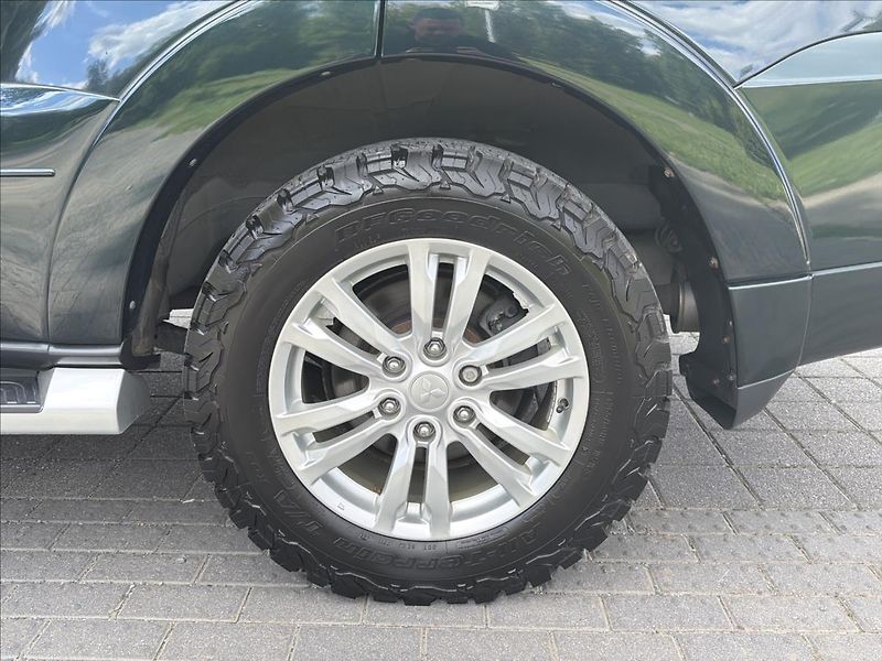 Mitsubishi Pajero 3,2 DI-D ČR SERVIS NT - fotka 18 z 30