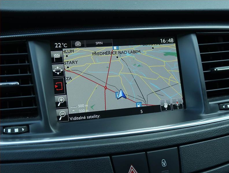 Peugeot 508 (2014) Allure 2.0 HDi, Navi, Tempomat - fotka 13 z 23