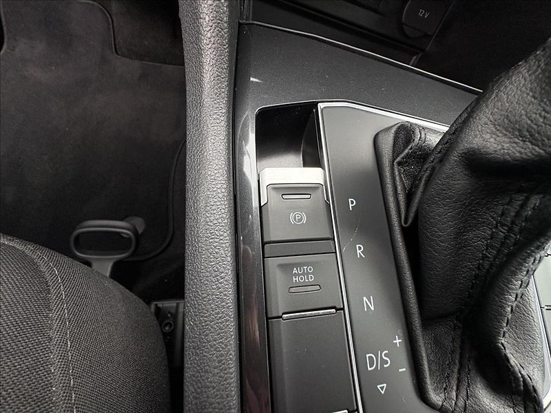 Volkswagen Tiguan 2,0 TDi 140kW 4M,Led,ACC,Highl - fotka 13 z 41